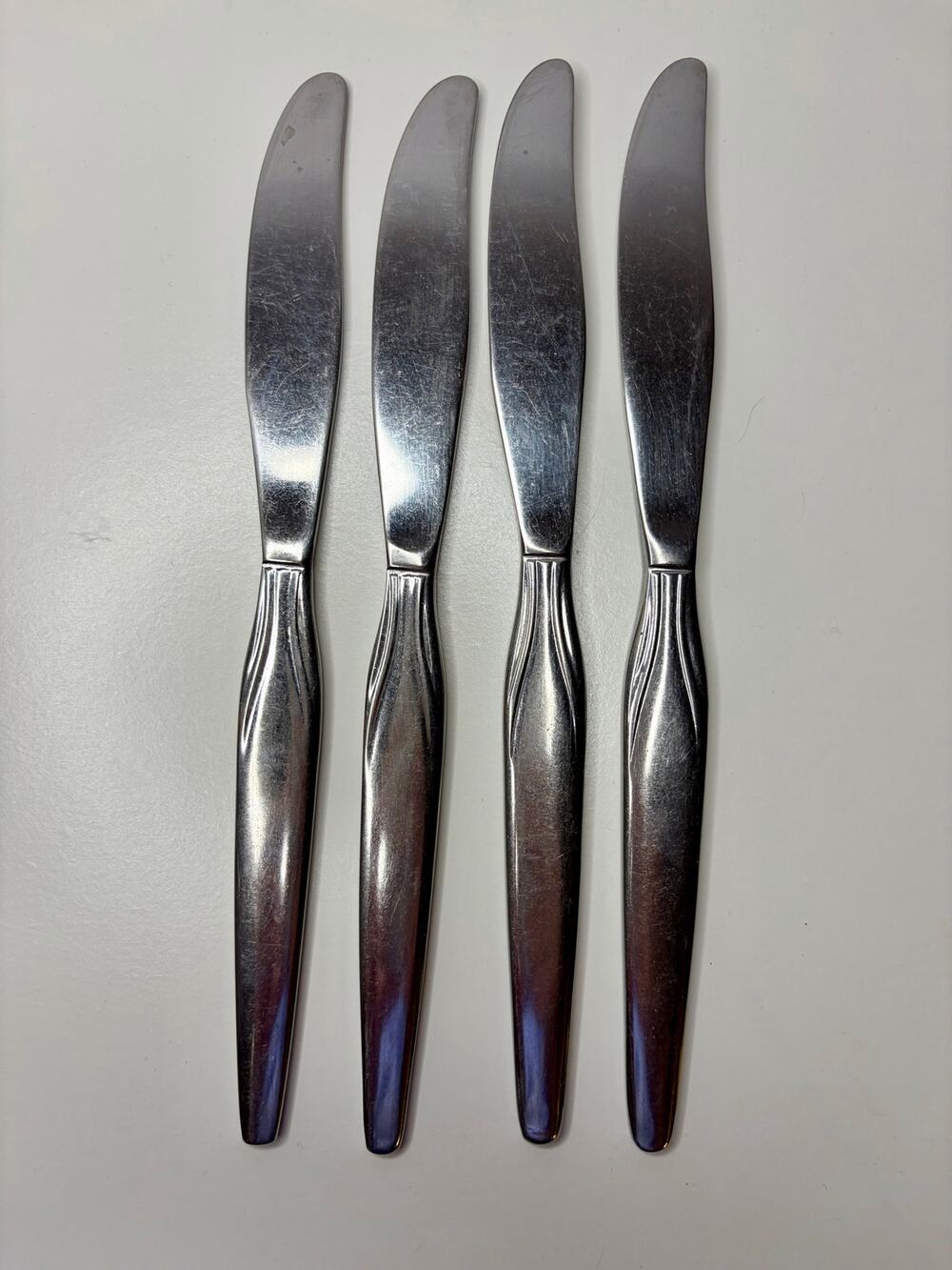 International Stainless Futura Old Company Set of 4 Modern Hollow Knife 8 1/4”